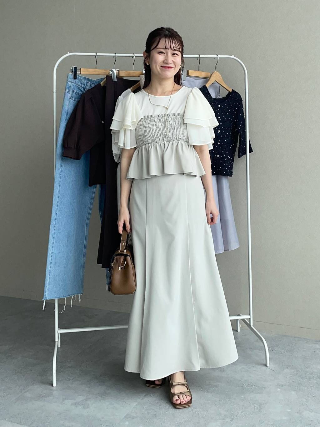 mysty womanの異素材フリルスリーブプルオーバーを使ったコーディネートを紹介します。｜Rakuten Fashion(楽天ファッション／旧楽天ブランドアベニュー)5736155
