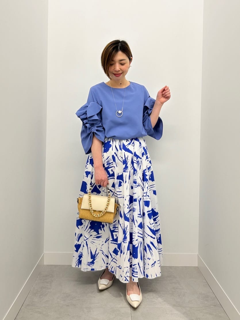 Vinのブラッシュプリントフレアスカートを使ったコーディネートを紹介します。｜Rakuten Fashion(楽天ファッション／旧楽天ブランドアベニュー)5743306