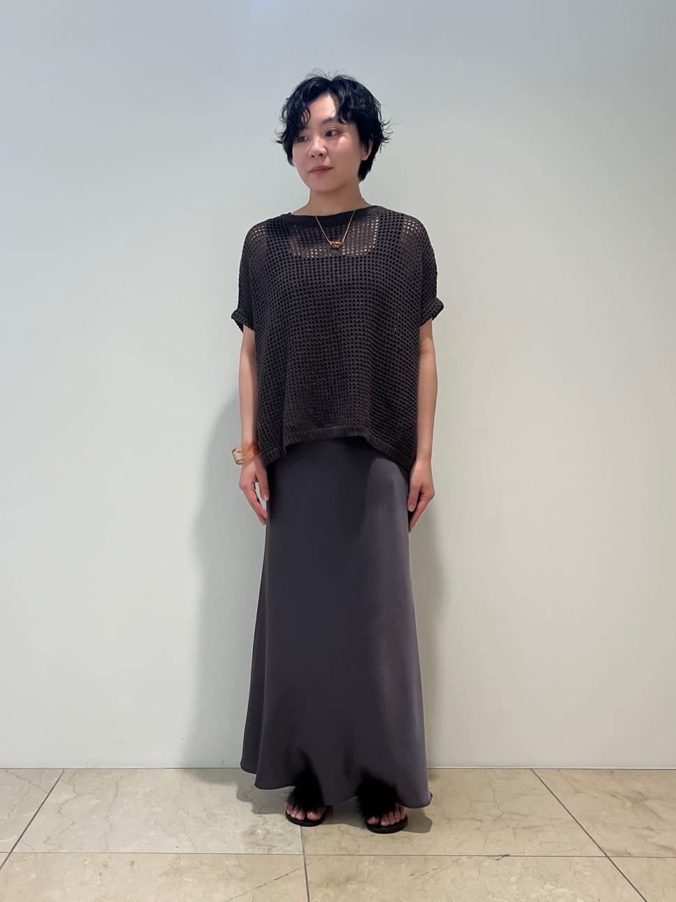 1er Arrondissementのサテンマーメイドスカートを使ったコーディネートを紹介します。｜Rakuten Fashion(楽天ファッション／旧楽天ブランドアベニュー)5744242