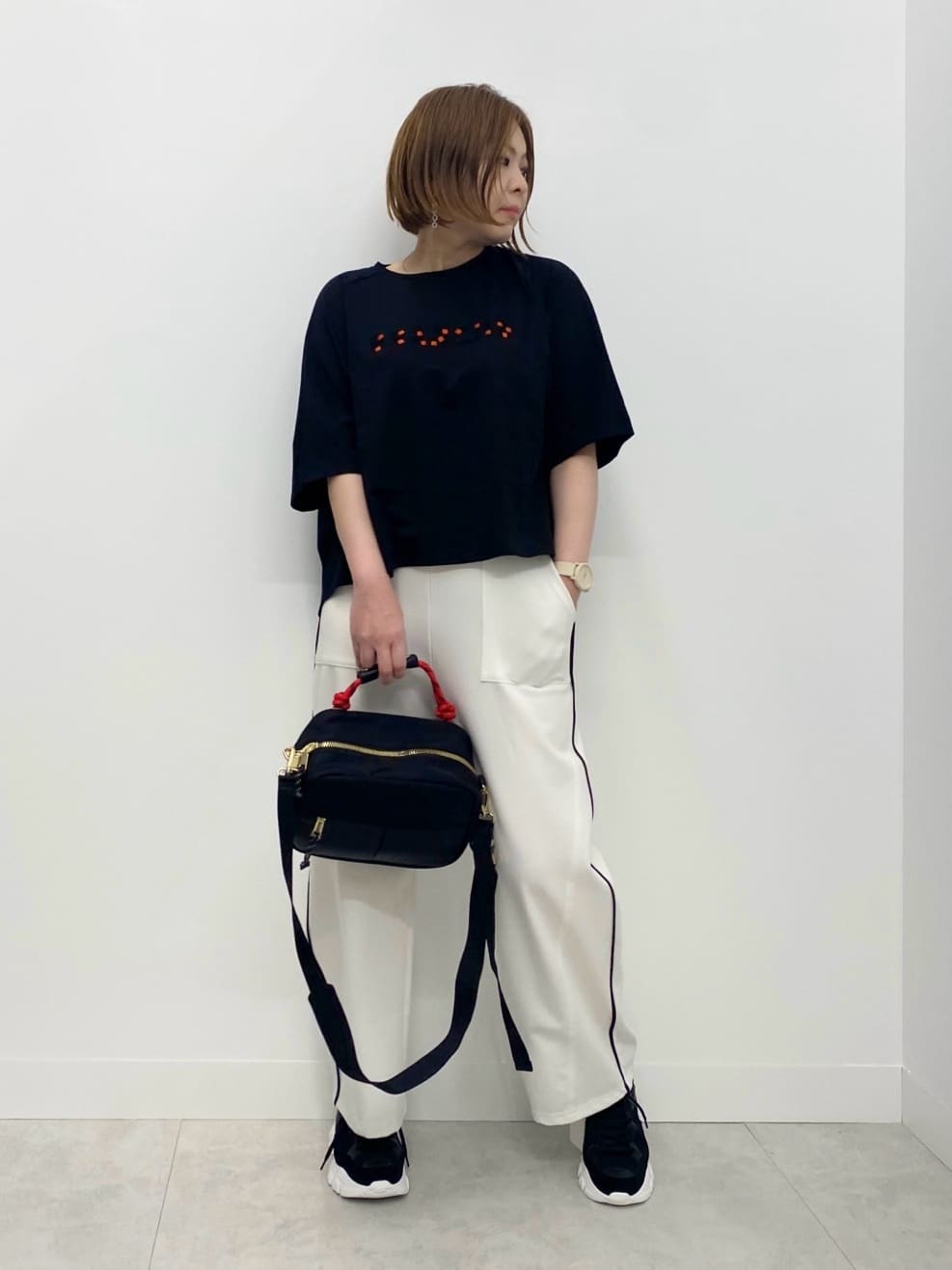 LASUDのパラコードハンドルショルダーバッグを使ったコーディネートを紹介します。｜Rakuten Fashion(楽天ファッション／旧楽天ブランドアベニュー)5745966