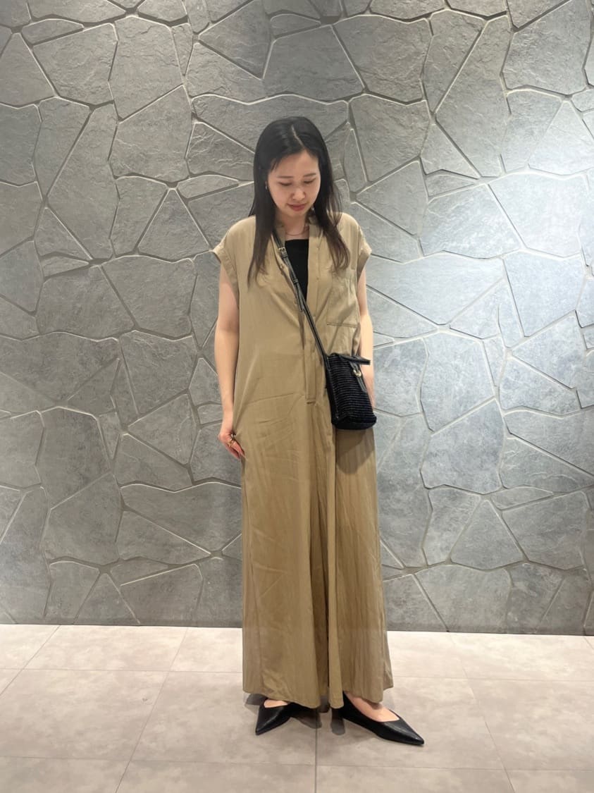 LASUDのバックタックジャンプスーツを使ったコーディネートを紹介します。｜Rakuten Fashion(楽天ファッション／旧楽天ブランドアベニュー)5748366