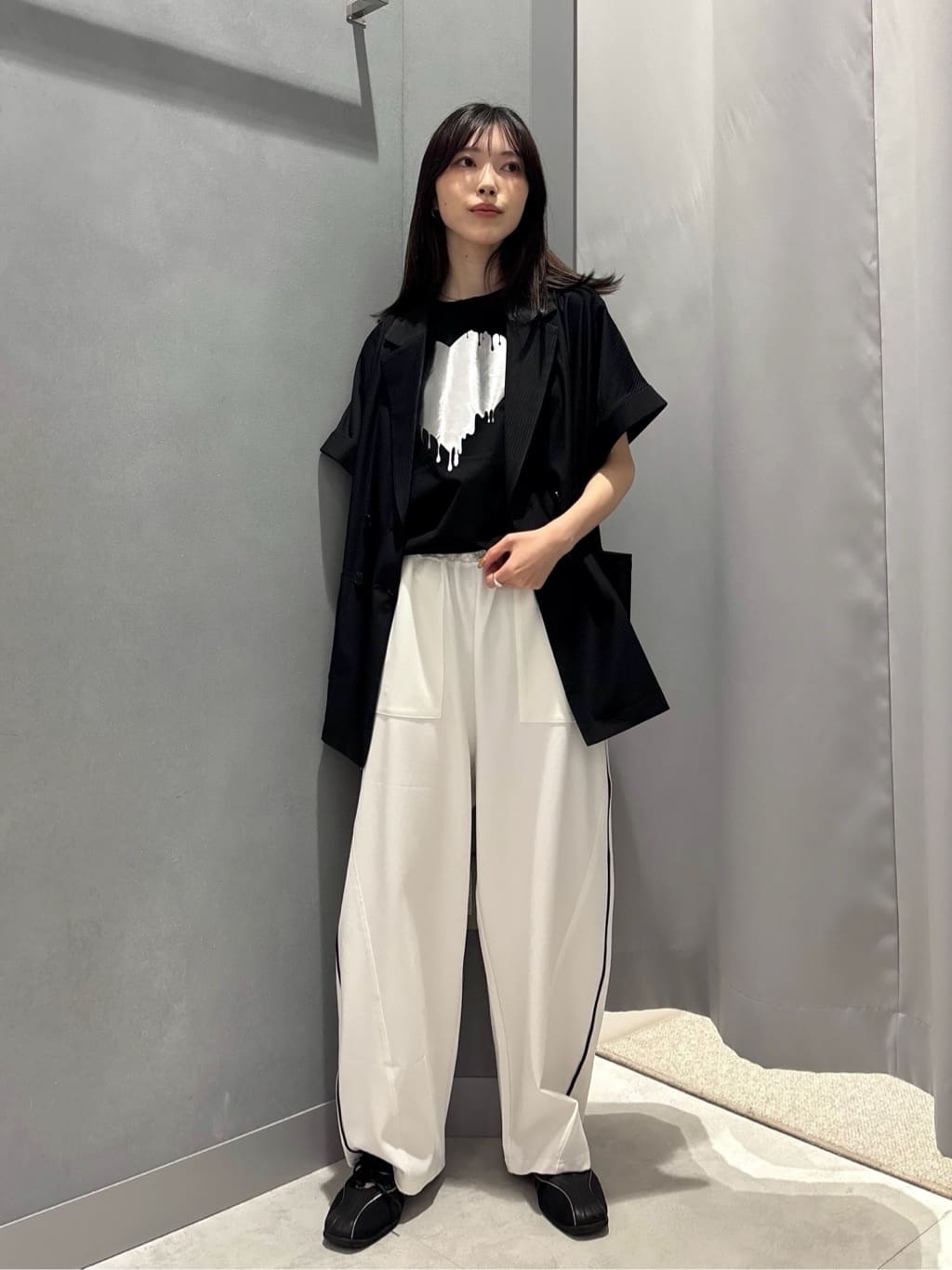 Vinの箔ハートプリントTシャツを使ったコーディネートを紹介します。｜Rakuten Fashion(楽天ファッション／旧楽天ブランドアベニュー)5749545