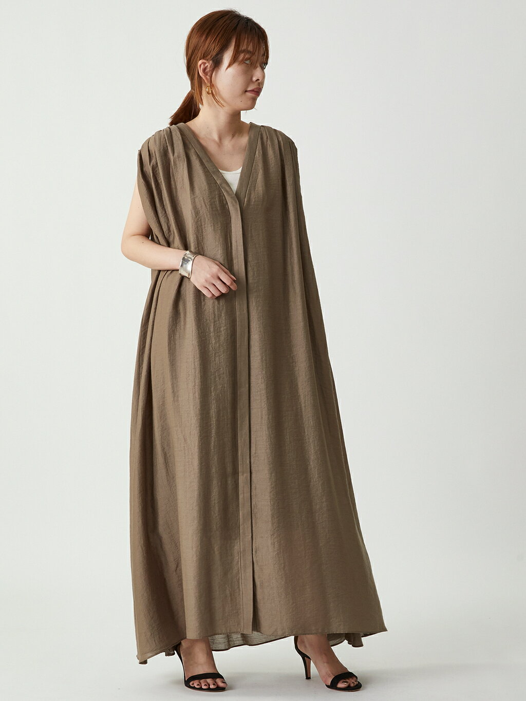 1er Arrondissementのアセテートシアーリネンワンピースを使ったコーディネートを紹介します。｜Rakuten Fashion(楽天ファッション／旧楽天ブランドアベニュー)5759303