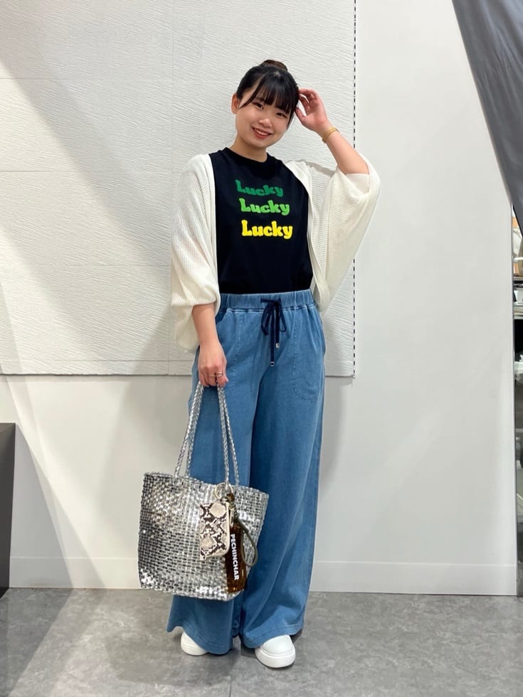 Vinのデニムライクスウェットパンツを使ったコーディネートを紹介します。｜Rakuten Fashion(楽天ファッション／旧楽天ブランドアベニュー)5760089