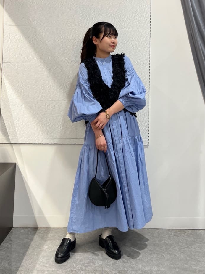 Vinのハンドスモッキングギャザーワンピースを使ったコーディネートを紹介します。｜Rakuten Fashion(楽天ファッション／旧楽天ブランドアベニュー)5761135