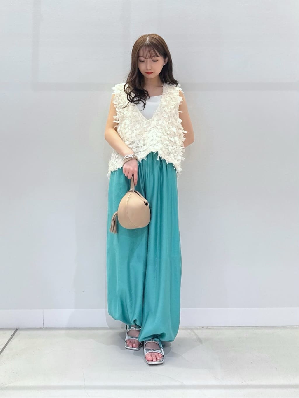 Vinの2WAYニットタンクトップを使ったコーディネートを紹介します。｜Rakuten Fashion(楽天ファッション／旧楽天ブランドアベニュー)5763350