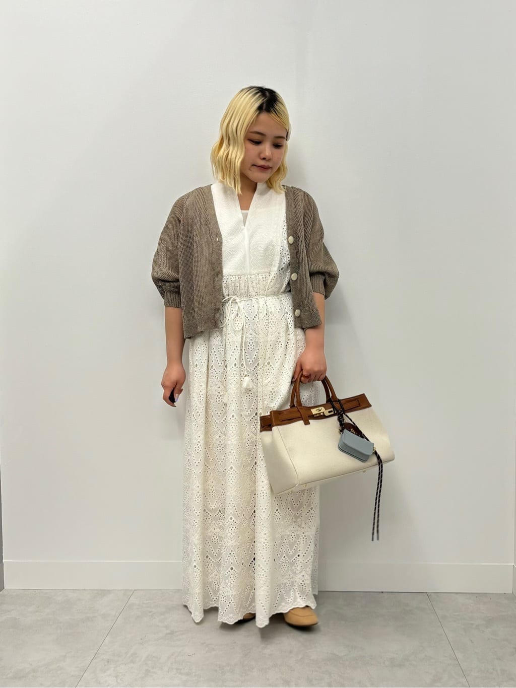 Vinのラメ混メッシュショートカーディガンを使ったコーディネートを紹介します。｜Rakuten Fashion(楽天ファッション／旧楽天ブランドアベニュー)5768754