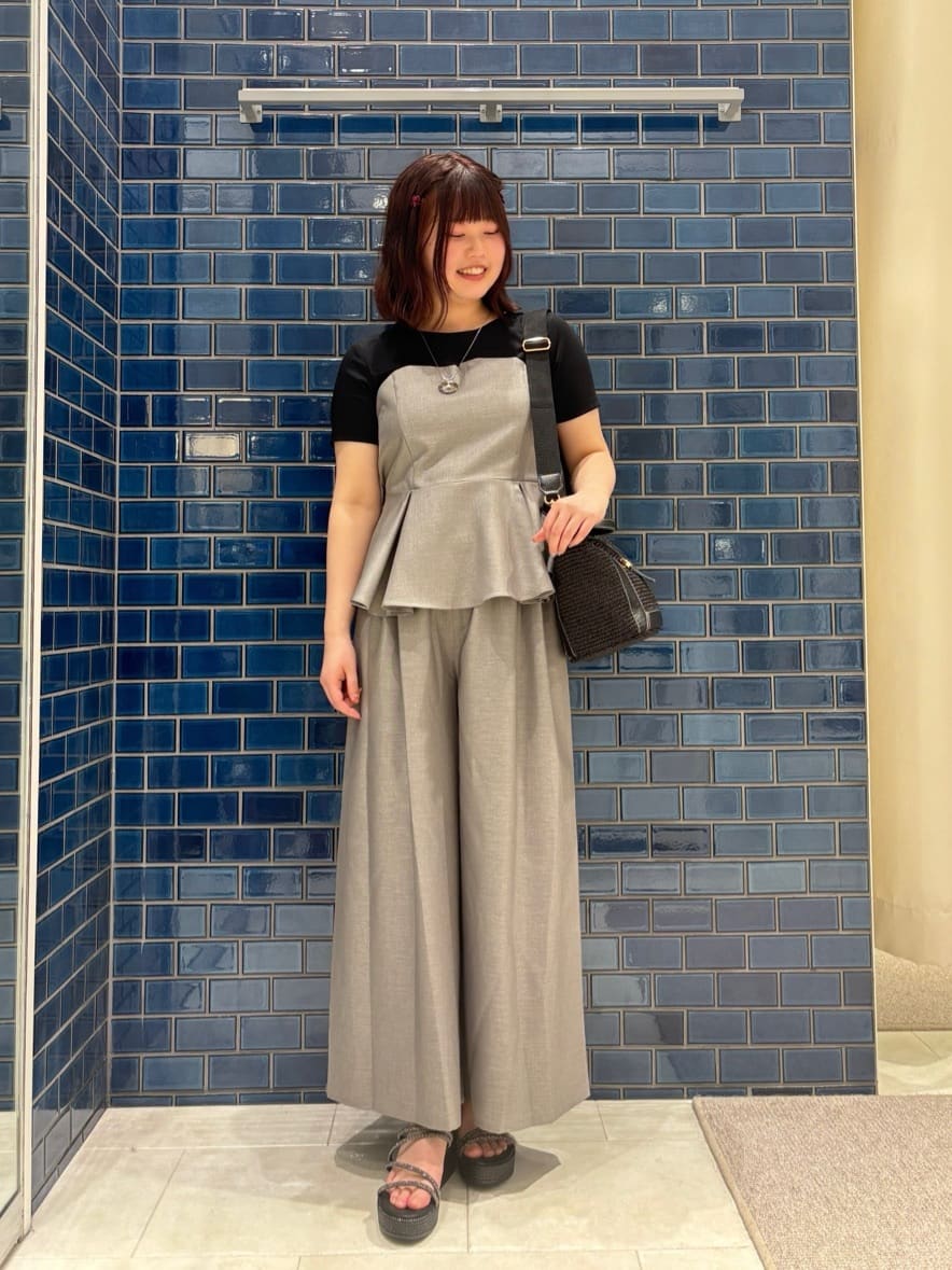 VinのペプラムビスチェドッキングTシャツを使ったコーディネートを紹介します。｜Rakuten Fashion(楽天ファッション／旧楽天ブランドアベニュー)5770709