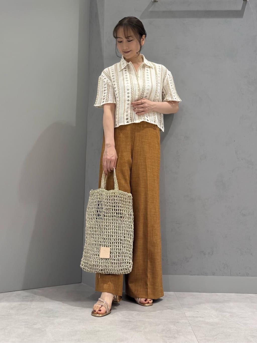 Vinのクロシェレースシャツを使ったコーディネートを紹介します。｜Rakuten Fashion(楽天ファッション／旧楽天ブランドアベニュー)5775723