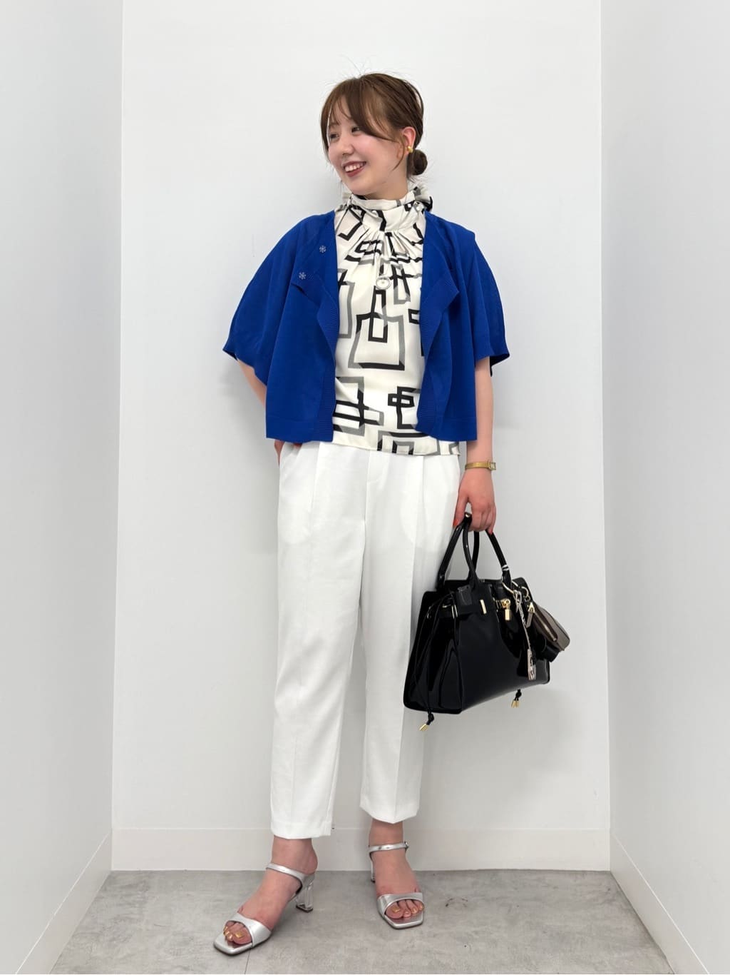 Vinのケープシルエットカーディガンを使ったコーディネートを紹介します。｜Rakuten Fashion(楽天ファッション／旧楽天ブランドアベニュー)5778166