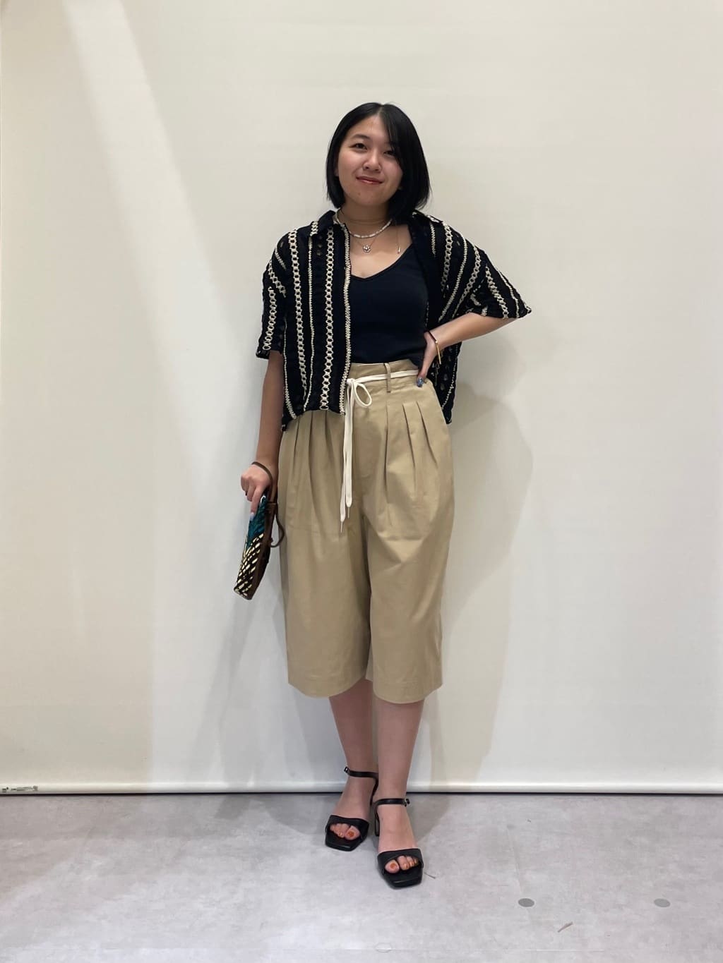 Vinのクロシェレースシャツを使ったコーディネートを紹介します。｜Rakuten Fashion(楽天ファッション／旧楽天ブランドアベニュー)5779451