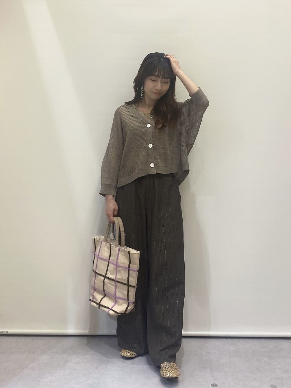 Vinのラメ混メッシュショートカーディガンを使ったコーディネートを紹介します。｜Rakuten Fashion(楽天ファッション／旧楽天ブランドアベニュー)5780397