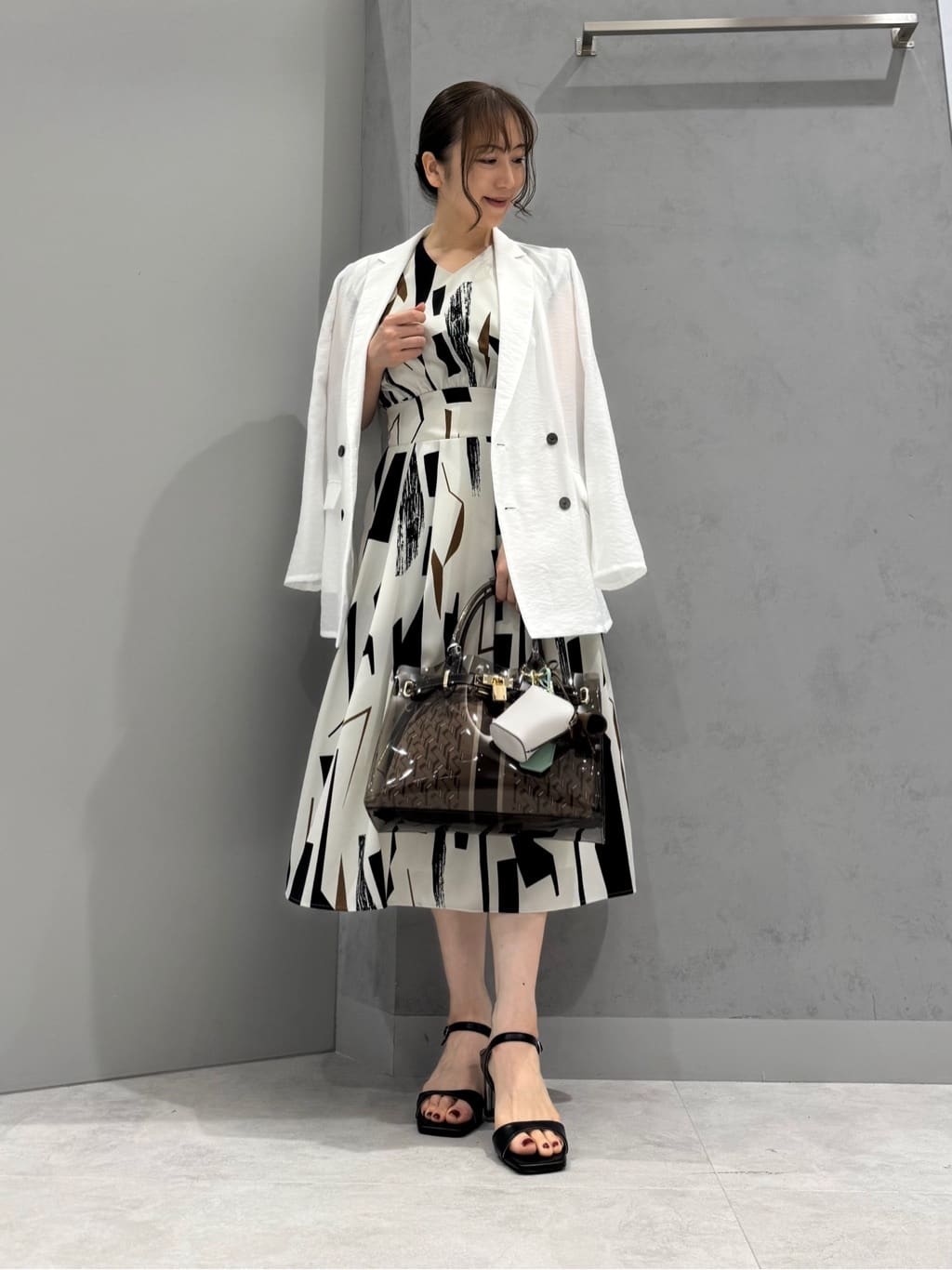 Vinのアフリカンプリントフレアワンピースを使ったコーディネートを紹介します。｜Rakuten Fashion(楽天ファッション／旧楽天ブランドアベニュー)5781346