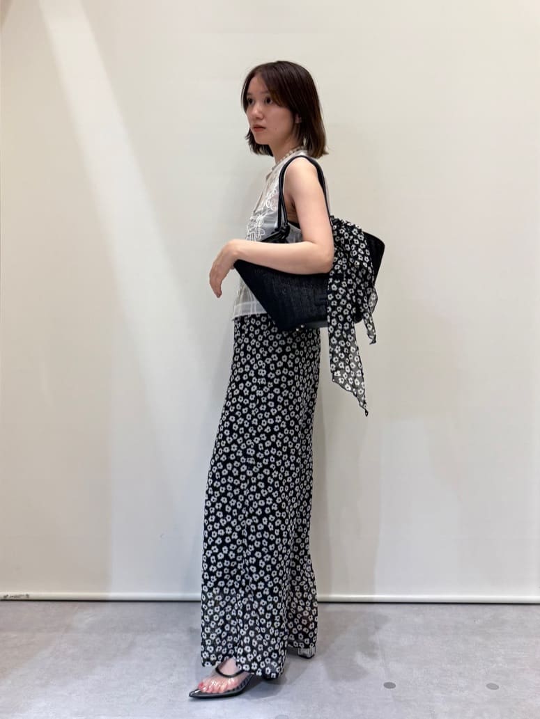 Vinのドットジャガードフラワースカーフセットパンツを使ったコーディネートを紹介します。｜Rakuten Fashion(楽天ファッション／旧楽天ブランドアベニュー)5783867