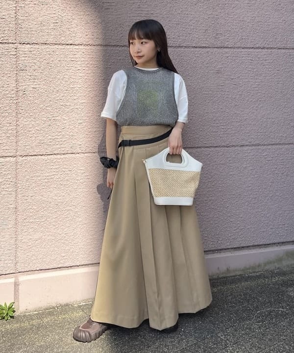BEAMS HEARTのラメニット ノースリーブ プルオーバーを使ったコーディネートを紹介します。｜Rakuten Fashion(楽天ファッション／旧楽天ブランドアベニュー)5784138