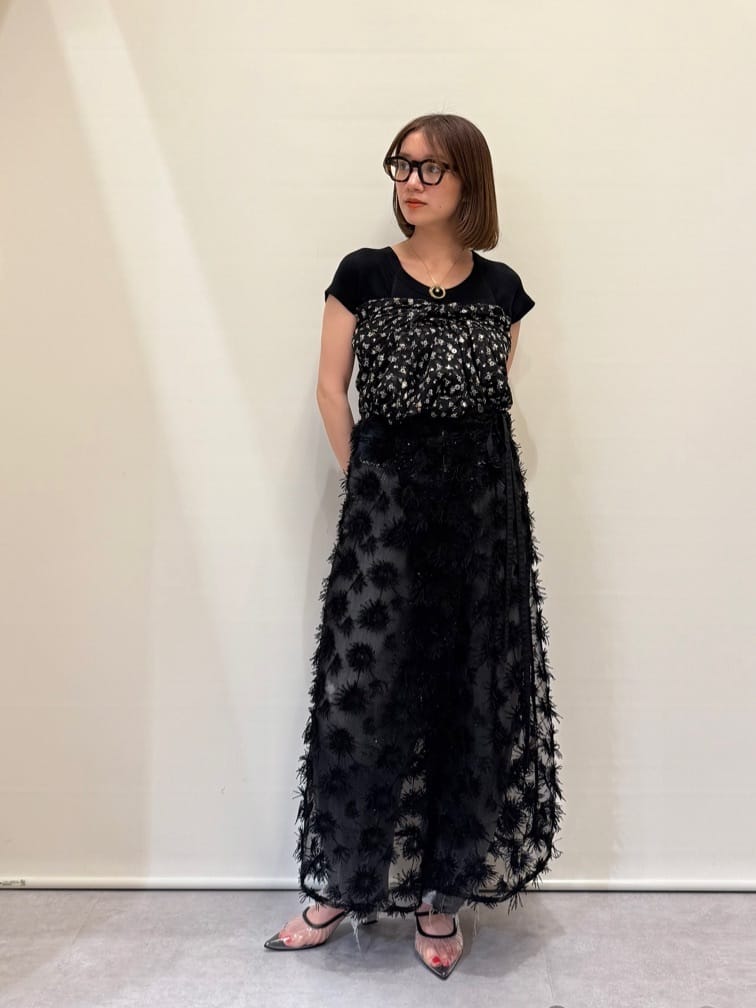 Vinのドットジャガードフラワーシフォンブラウスを使ったコーディネートを紹介します。｜Rakuten Fashion(楽天ファッション／旧楽天ブランドアベニュー)5785244