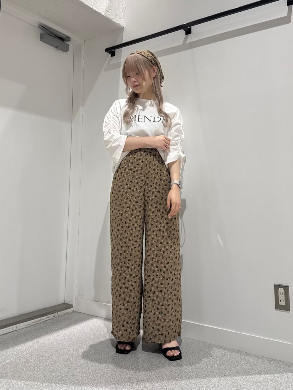 Vinのドットジャガードフラワースカーフセットパンツを使ったコーディネートを紹介します。｜Rakuten Fashion(楽天ファッション／旧楽天ブランドアベニュー)5786332