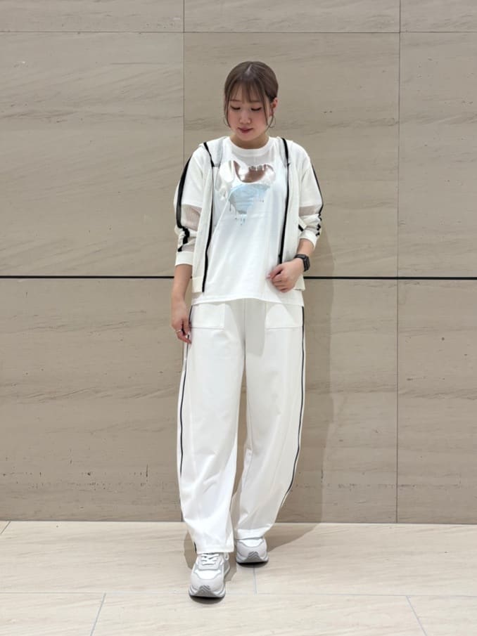 Vinの箔ハートプリントTシャツを使ったコーディネートを紹介します。｜Rakuten Fashion(楽天ファッション／旧楽天ブランドアベニュー)5786386