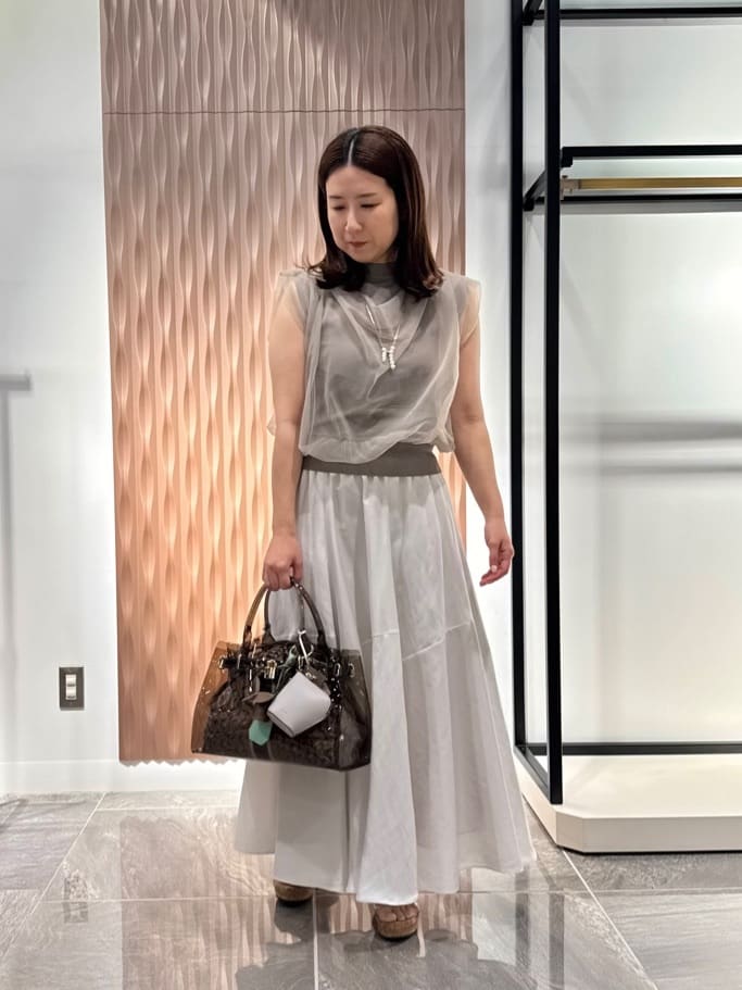 Vinのチュールレイヤードノースリーブニットを使ったコーディネートを紹介します。｜Rakuten Fashion(楽天ファッション／旧楽天ブランドアベニュー)5792502