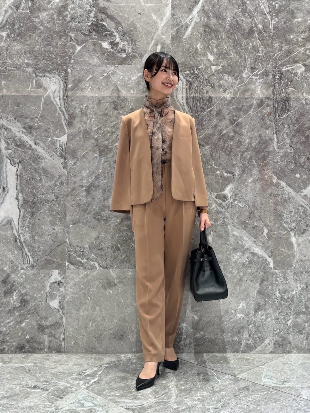 allurevilleの◇ 【LOULOU WILLOUGHBY】リトルブラックケープジャケットを使ったコーディネートを紹介します。｜Rakuten Fashion(楽天ファッション／旧楽天ブランドアベニュー)5796955