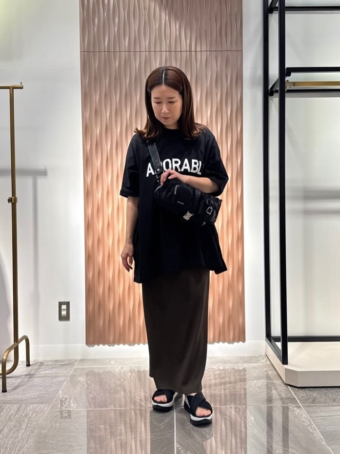 LASUDのロゴボックスカットソーを使ったコーディネートを紹介します。｜Rakuten Fashion(楽天ファッション／旧楽天ブランドアベニュー)5802267