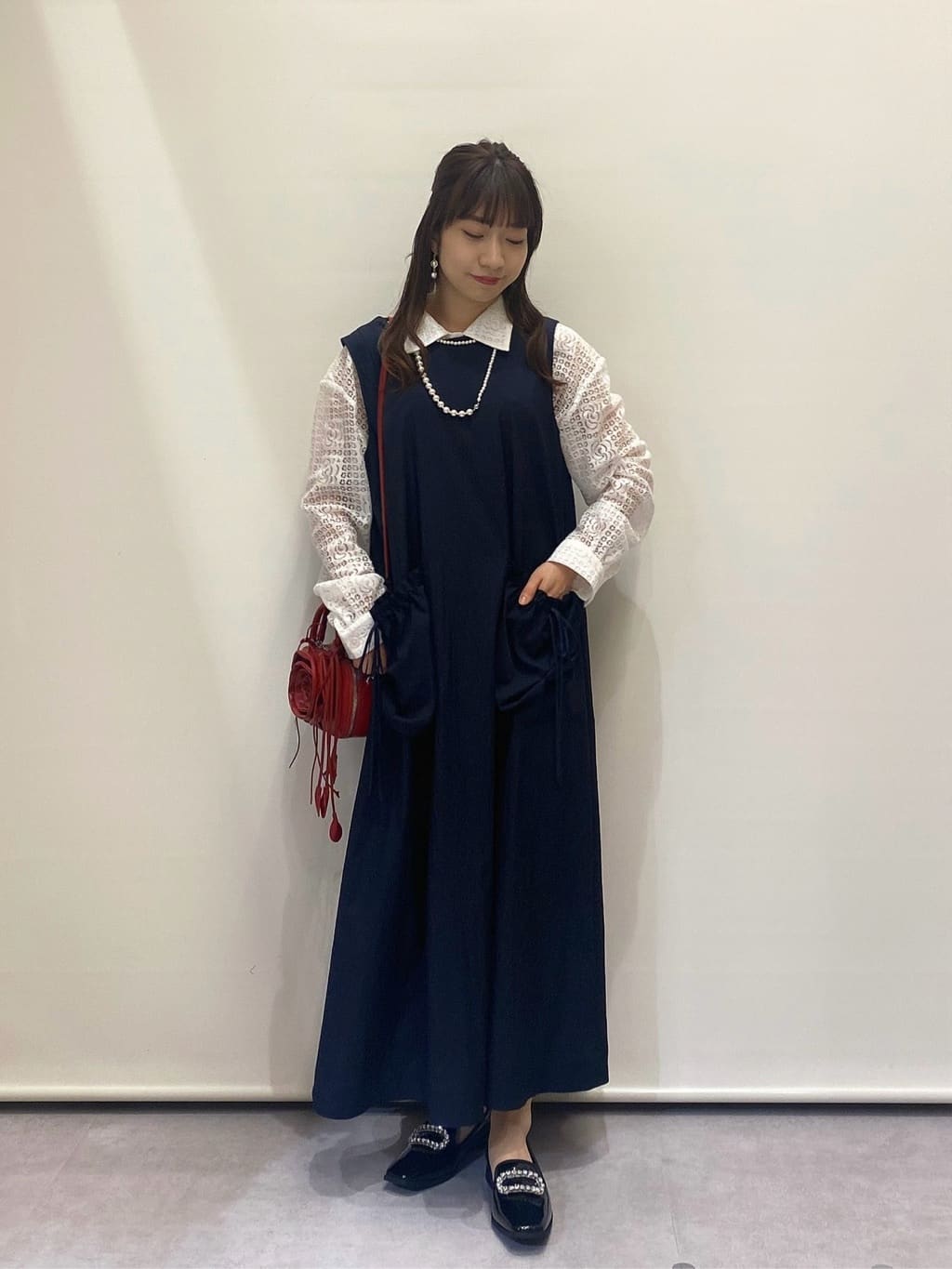 Vinのフラワーレースクロップドシャツを使ったコーディネートを紹介します。｜Rakuten Fashion(楽天ファッション／旧楽天ブランドアベニュー)5802287