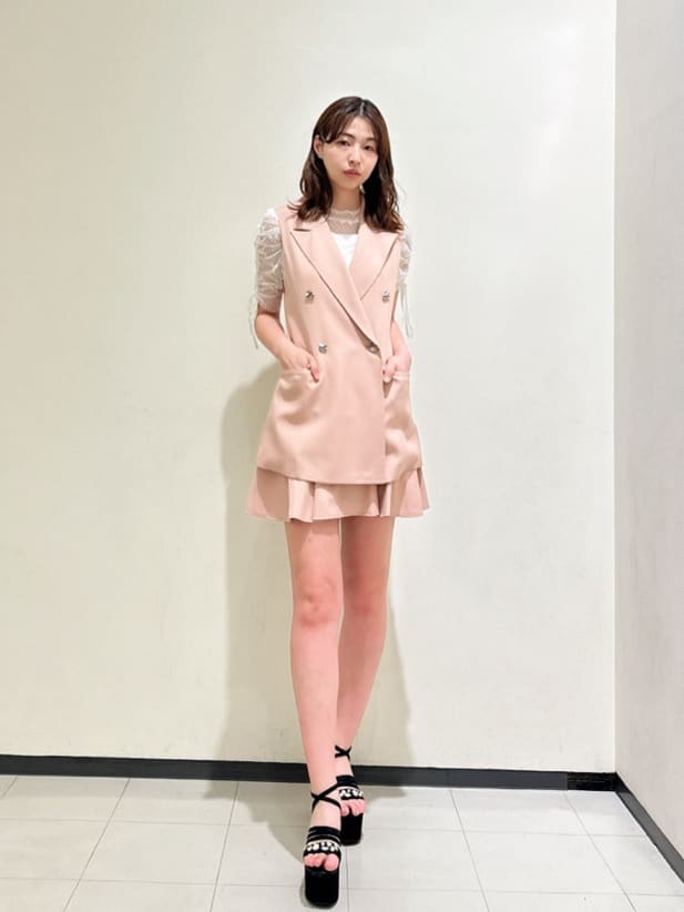 REDYAZELのバックオープンベスト*フレアミニスカートセットアップを使ったコーディネートを紹介します。｜Rakuten Fashion(楽天ファッション／旧楽天ブランドアベニュー)5804020