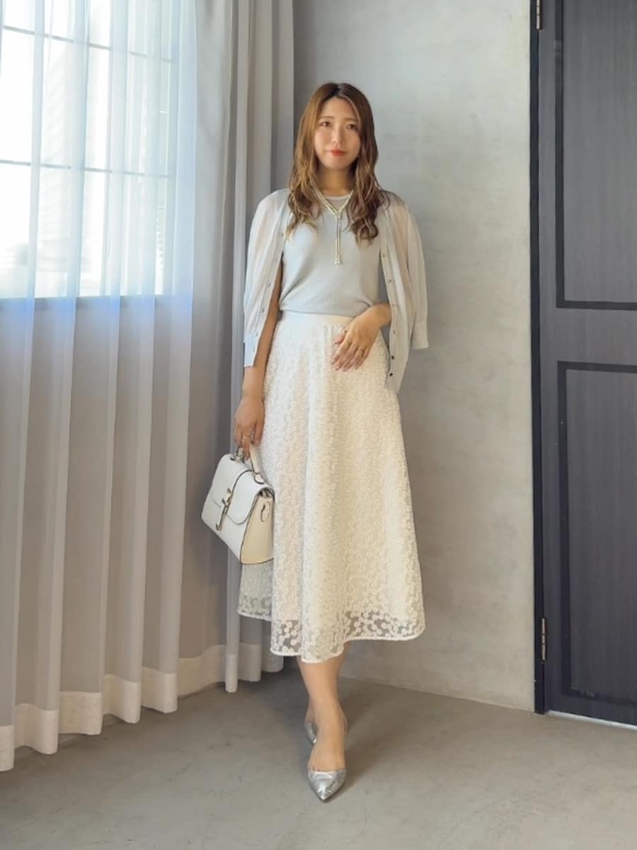 Viaggio Bluのラメノースリーブニットを使ったコーディネートを紹介します。｜Rakuten Fashion(楽天ファッション／旧楽天ブランドアベニュー)5806534