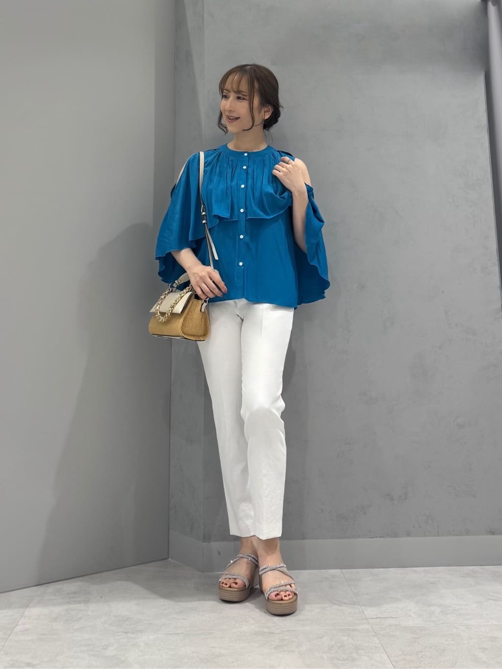 Vinのドレープケープデザイン2wayブラウスを使ったコーディネートを紹介します。｜Rakuten Fashion(楽天ファッション／旧楽天ブランドアベニュー)5807798