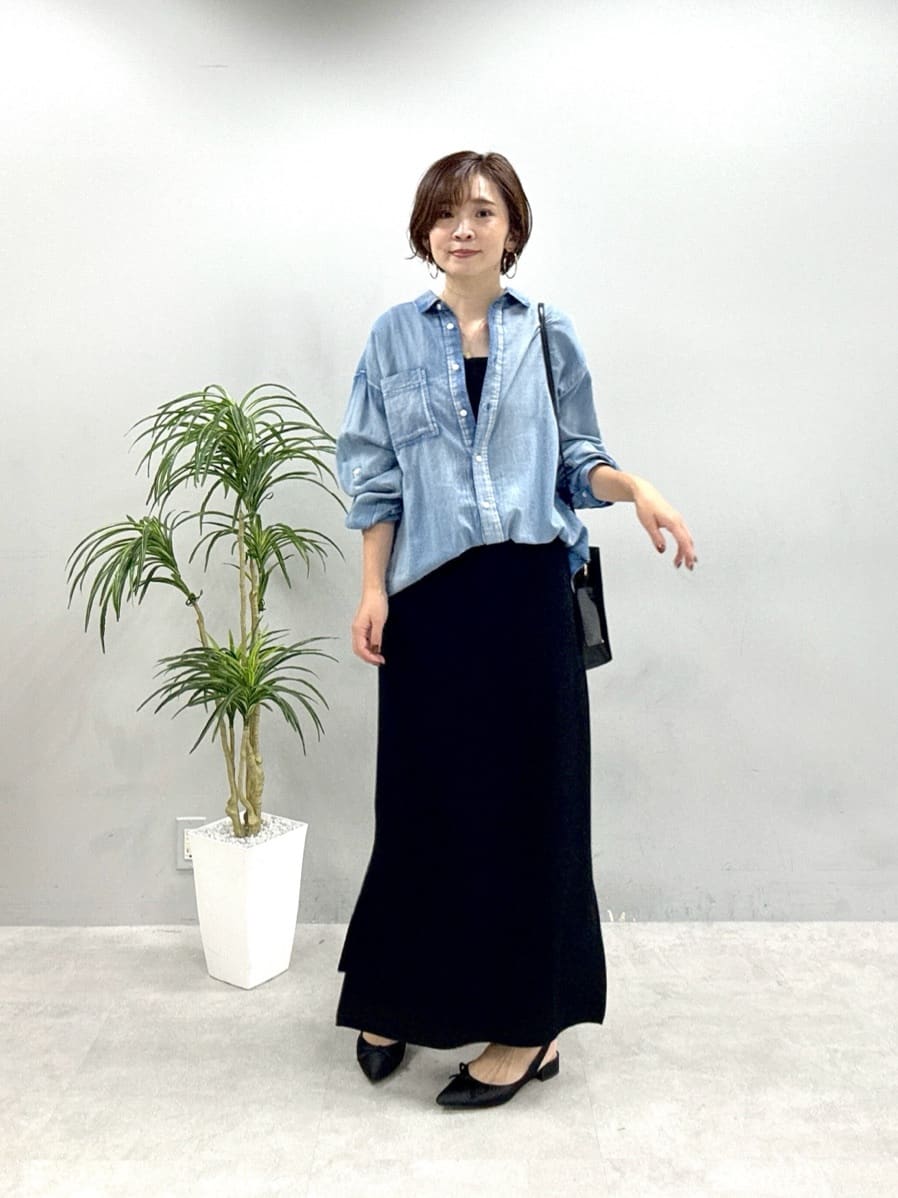 LARUTAの【夏も着れるデニム】デニム風加工シャツを使った