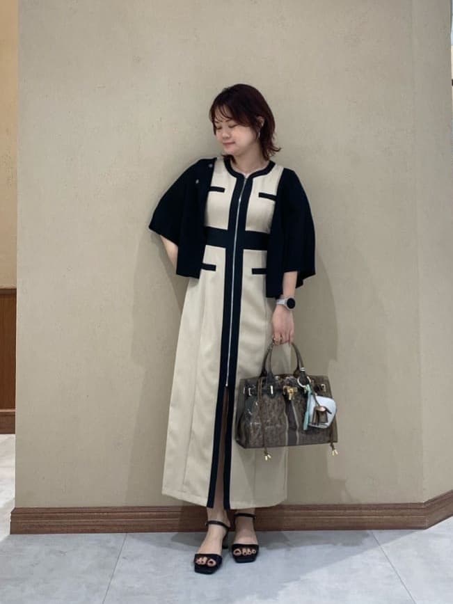 Vinのトリミングデザインジップワンピースを使ったコーディネートを紹介します。｜Rakuten Fashion(楽天ファッション／旧楽天ブランドアベニュー)5815106