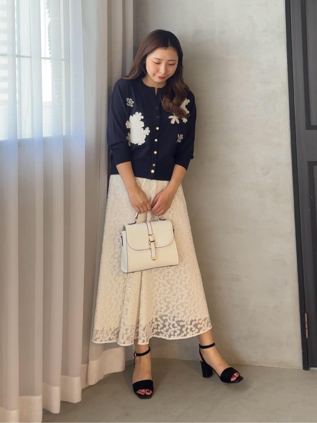 Viaggio Bluのフラワー刺繍カーディガン≪手洗い可能≫を使ったコーディネートを紹介します。｜Rakuten Fashion(楽天ファッション／旧楽天ブランドアベニュー)5816071
