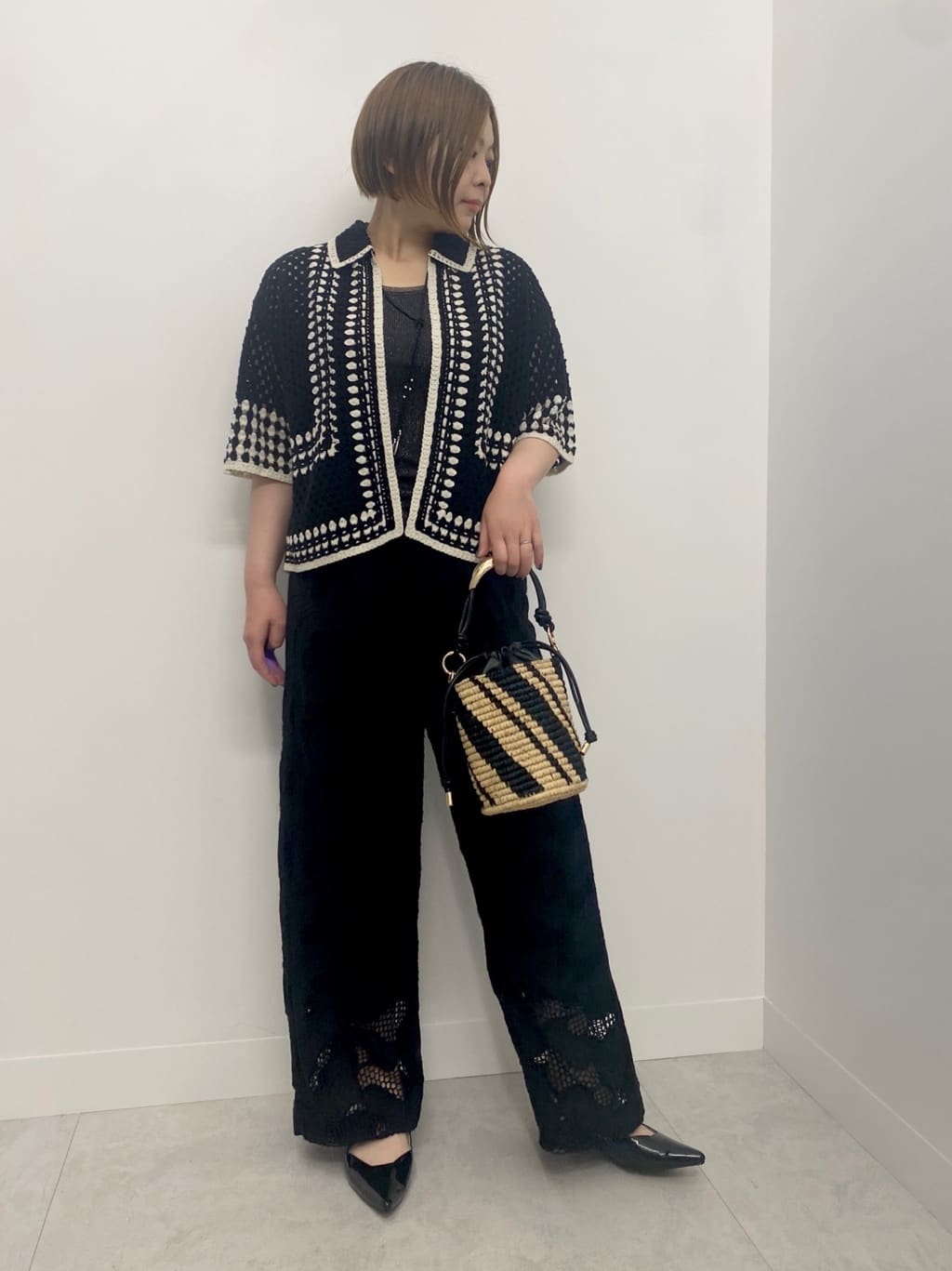 Vinのバイカラークロシェニットシャツを使ったコーディネートを紹介します。｜Rakuten Fashion(楽天ファッション／旧楽天ブランドアベニュー)5816334