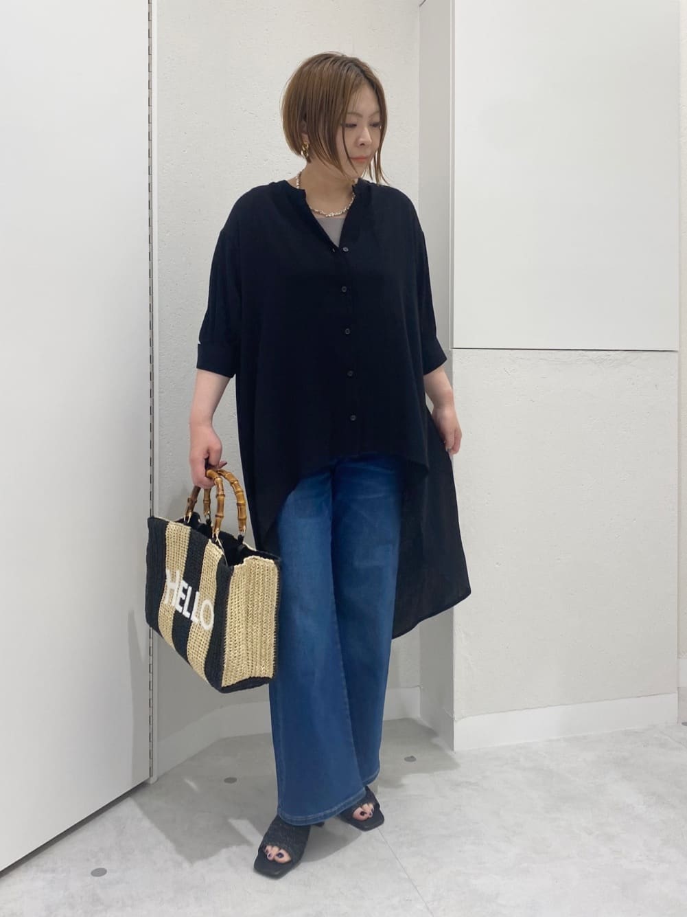 LASUDの"HELLO"バンブーハンドルペーパーバッグを使ったコーディネートを紹介します。｜Rakuten Fashion(楽天ファッション／旧楽天ブランドアベニュー)5823918