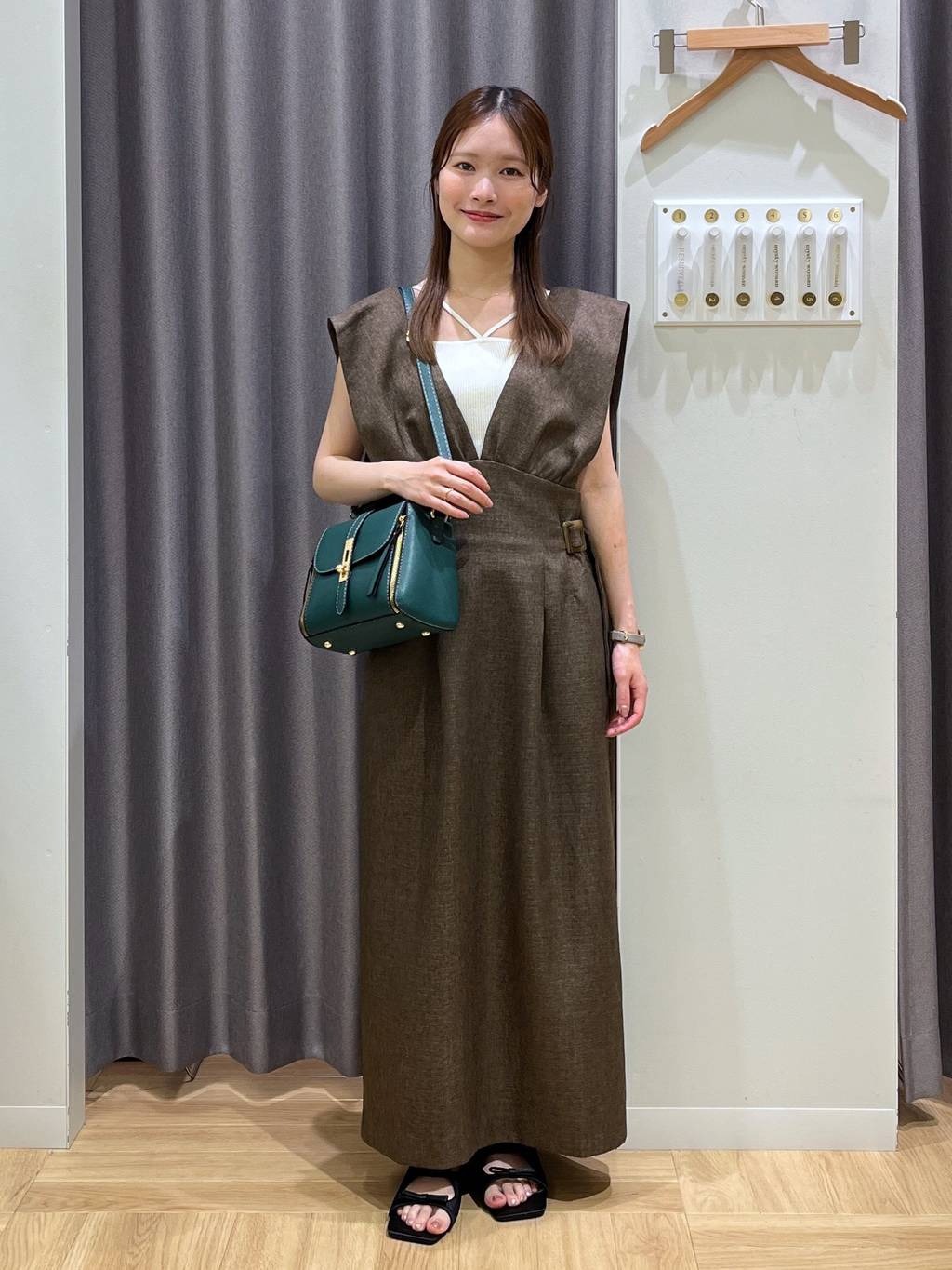 mysty womanのギャザーショルダージャンスカを使ったコーディネートを紹介します。｜Rakuten Fashion(楽天ファッション／旧楽天ブランドアベニュー)5826787