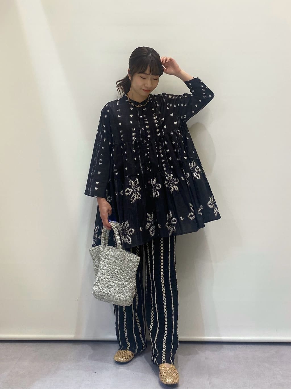 Vinのタイダイデザインティアードブラウスを使ったコーディネートを紹介します。｜Rakuten Fashion(楽天ファッション／旧楽天ブランドアベニュー)5834731