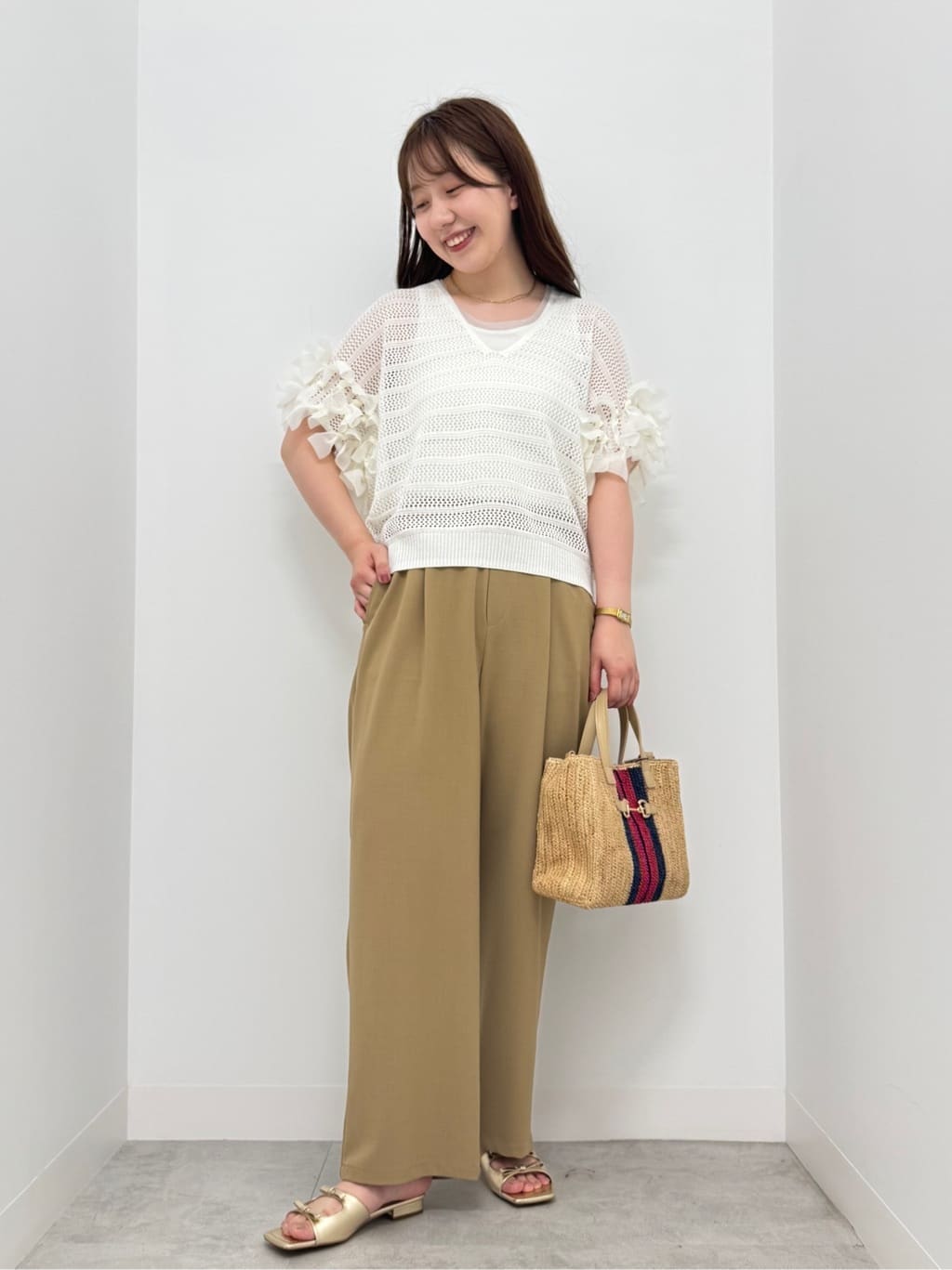 Vinの袖リボンメッシュニットを使ったコーディネートを紹介します。｜Rakuten Fashion(楽天ファッション／旧楽天ブランドアベニュー)5835704