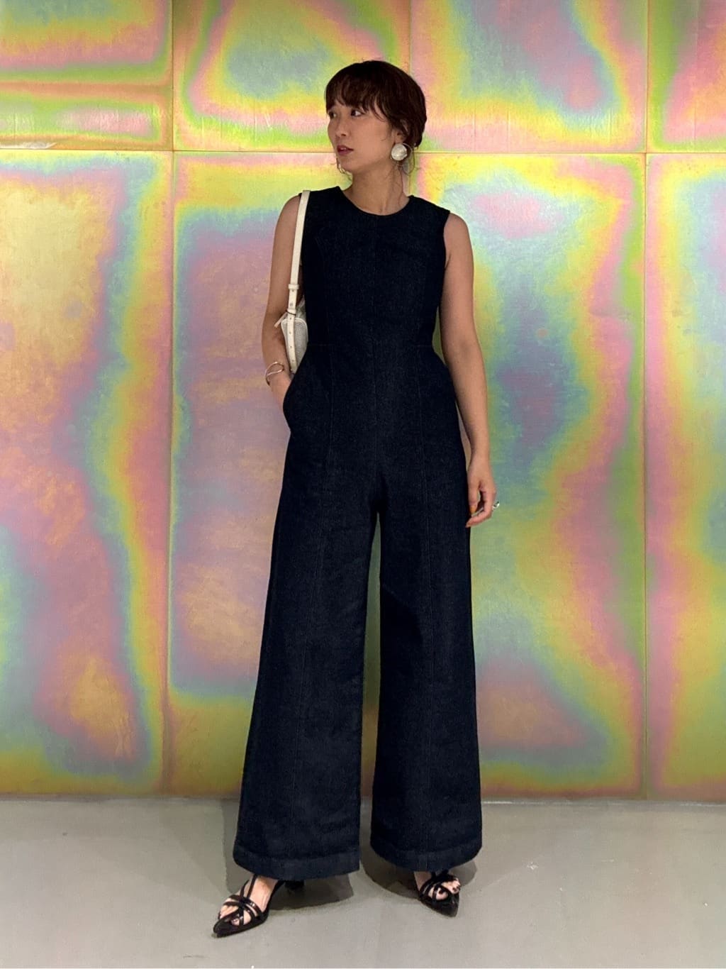 moussyのBACK SLIT DENIM  オールインワンを使ったコーディネートを紹介します。｜Rakuten Fashion(楽天ファッション／旧楽天ブランドアベニュー)5836597