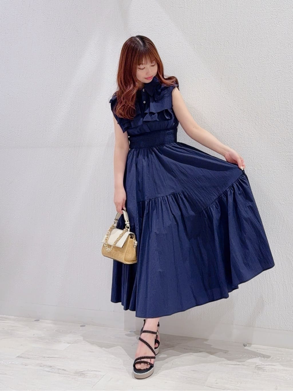 Vinのフリルティアードワンピースを使ったコーディネートを紹介します。｜Rakuten Fashion(楽天ファッション／旧楽天ブランドアベニュー)5842876