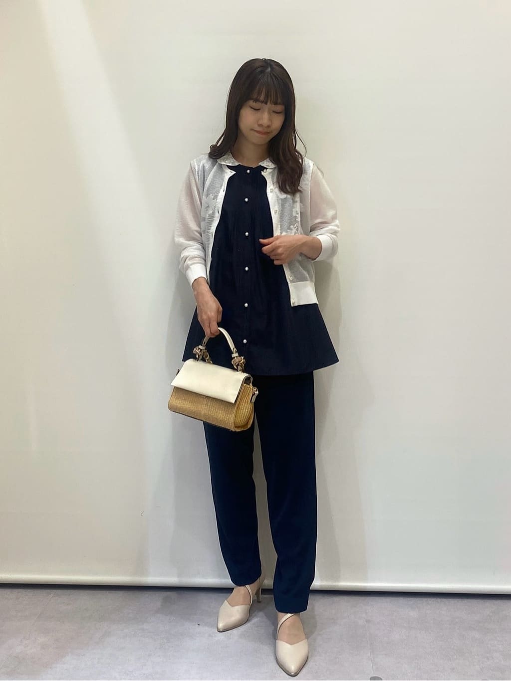 Vinのセンタープレステーパードパンツを使ったコーディネートを紹介します。｜Rakuten Fashion(楽天ファッション／旧楽天ブランドアベニュー)5846444