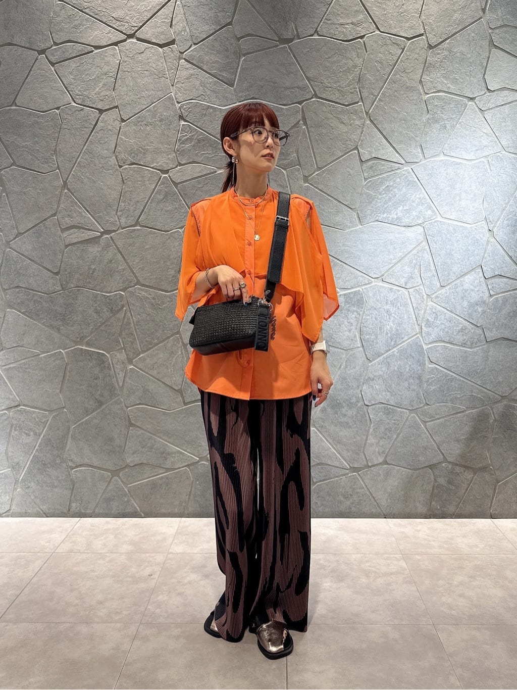 Vinのシアーケープ2wayブラウスを使ったコーディネートを紹介します。｜Rakuten Fashion(楽天ファッション／旧楽天ブランドアベニュー)5846745