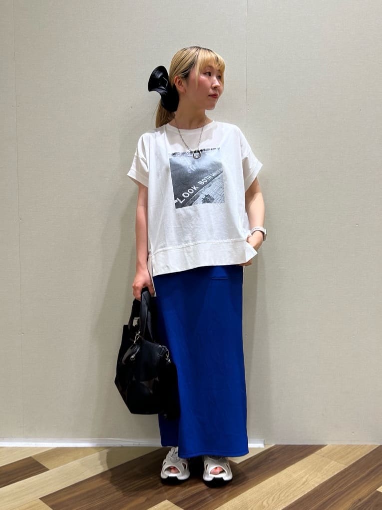 LASUDのグラフィックプリントTEEを使ったコーディネートを紹介します。｜Rakuten Fashion(楽天ファッション／旧楽天ブランドアベニュー)5846831