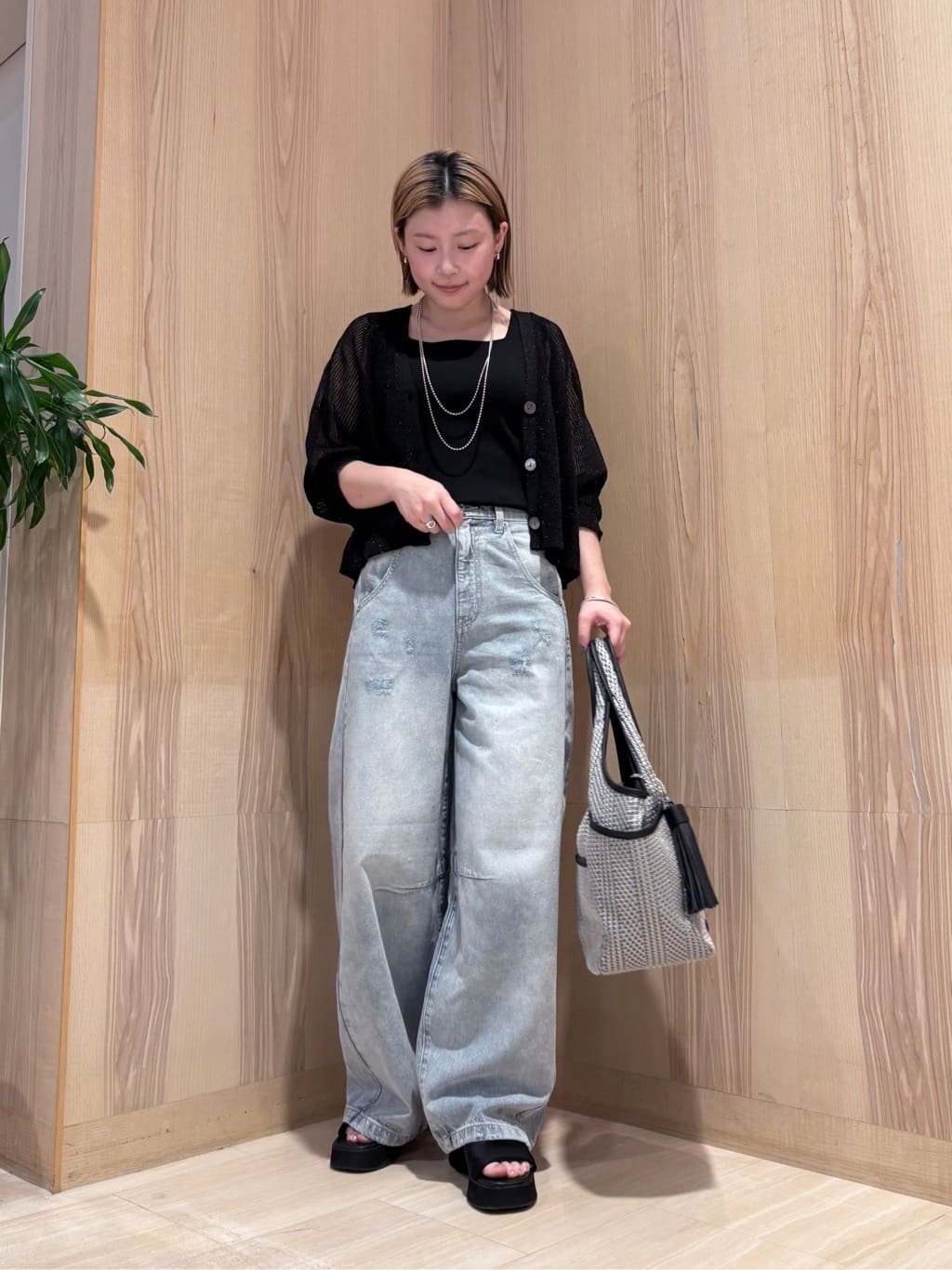 Vinのラメ混メッシュショートカーディガンを使ったコーディネートを紹介します。｜Rakuten Fashion(楽天ファッション／旧楽天ブランドアベニュー)5847967