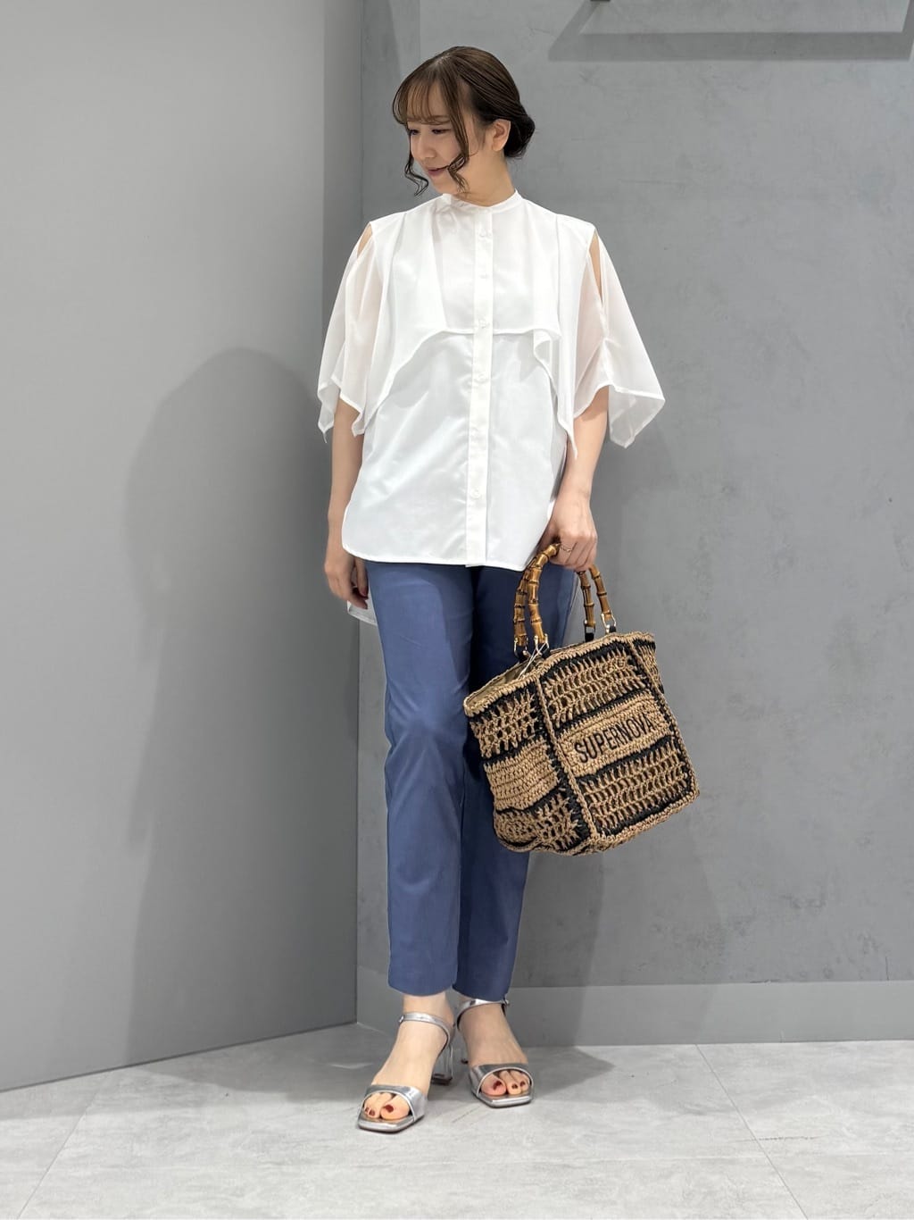 Vinのシアーケープ2wayブラウスを使ったコーディネートを紹介します。｜Rakuten Fashion(楽天ファッション／旧楽天ブランドアベニュー)5852650