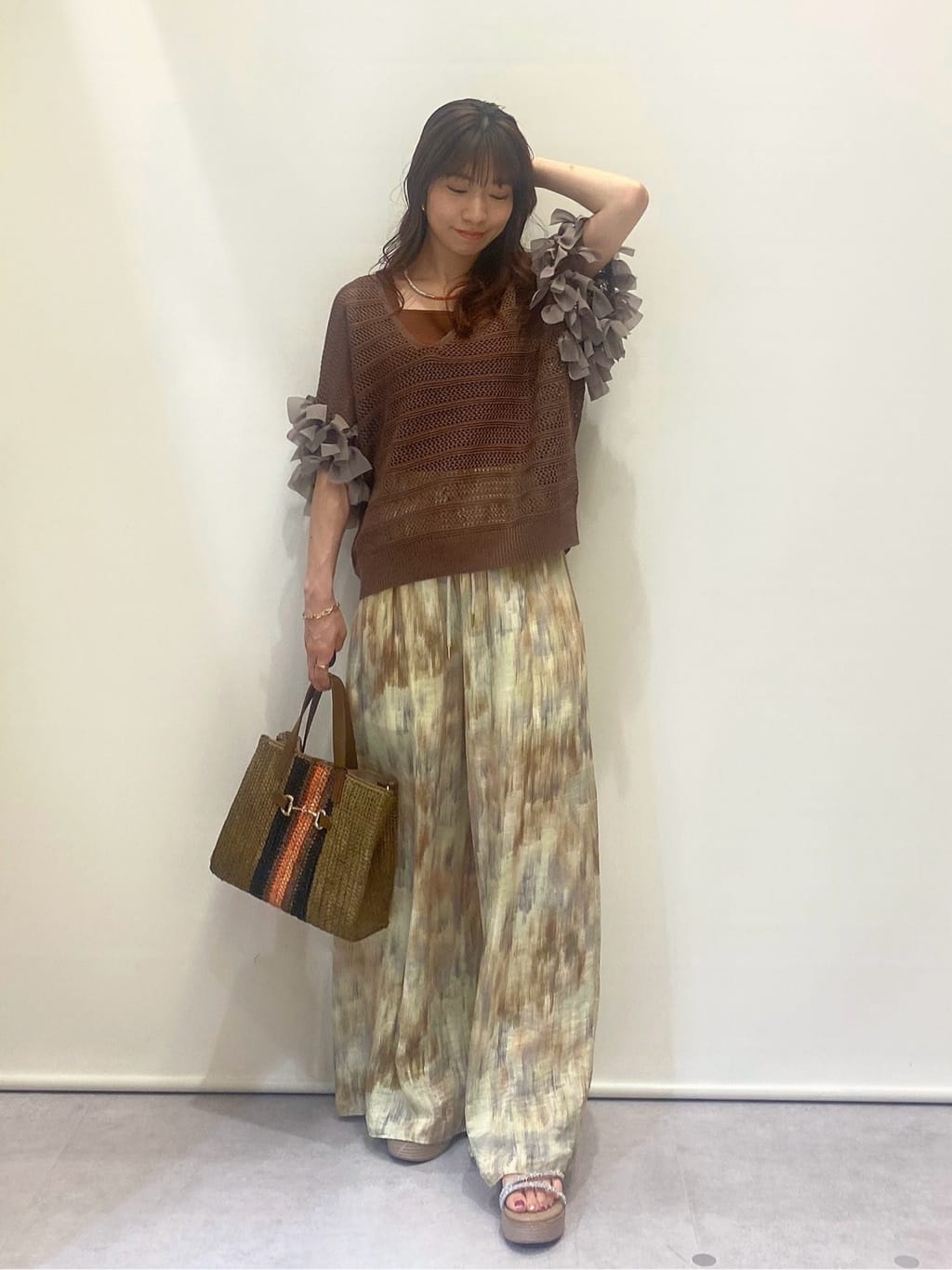 Vinの袖リボンメッシュニットを使ったコーディネートを紹介します。｜Rakuten Fashion(楽天ファッション／旧楽天ブランドアベニュー)5854817