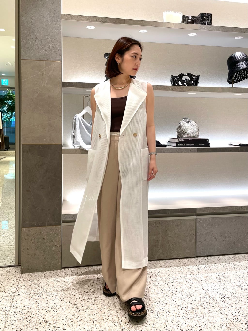 GRACE CONTINENTALのカラミロングジレを使ったコーディネート