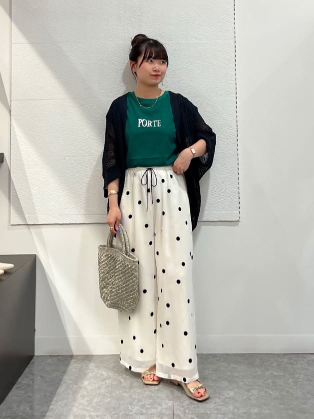 Vinの箔プリントロゴトップスを使ったコーディネートを紹介します。｜Rakuten Fashion(楽天ファッション／旧楽天ブランドアベニュー)5859638