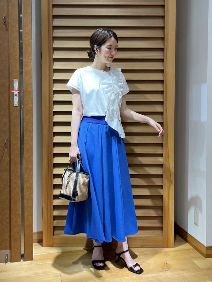 Vinのアシンメトリーフリルカットソーを使ったコーディネートを紹介します。｜Rakuten Fashion(楽天ファッション／旧楽天ブランドアベニュー)5860443