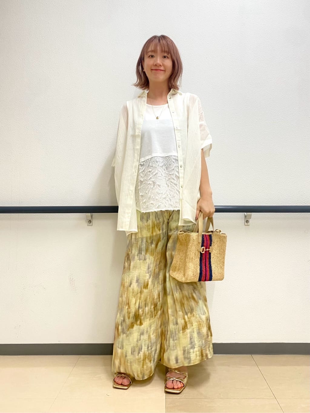 Vinのシャギーヘムノースリーブトップスを使ったコーディネートを紹介します。｜Rakuten Fashion(楽天ファッション／旧楽天ブランドアベニュー)5863064