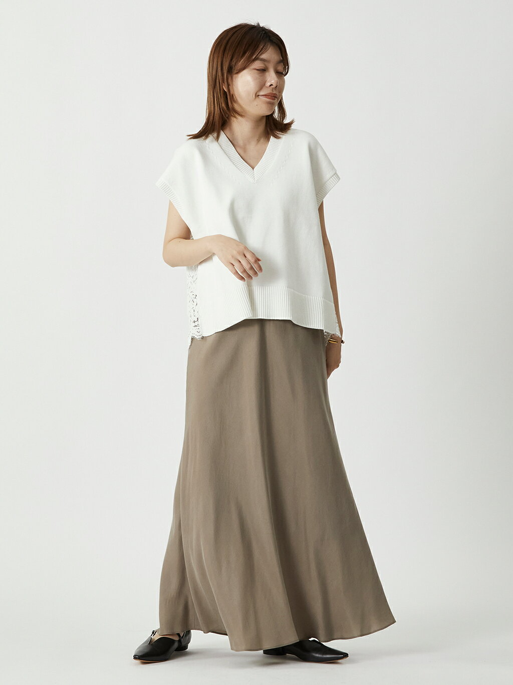 1er Arrondissementのバックレースコットンプルオーバーを使ったコーディネートを紹介します。｜Rakuten Fashion(楽天ファッション／旧楽天ブランドアベニュー)5865806